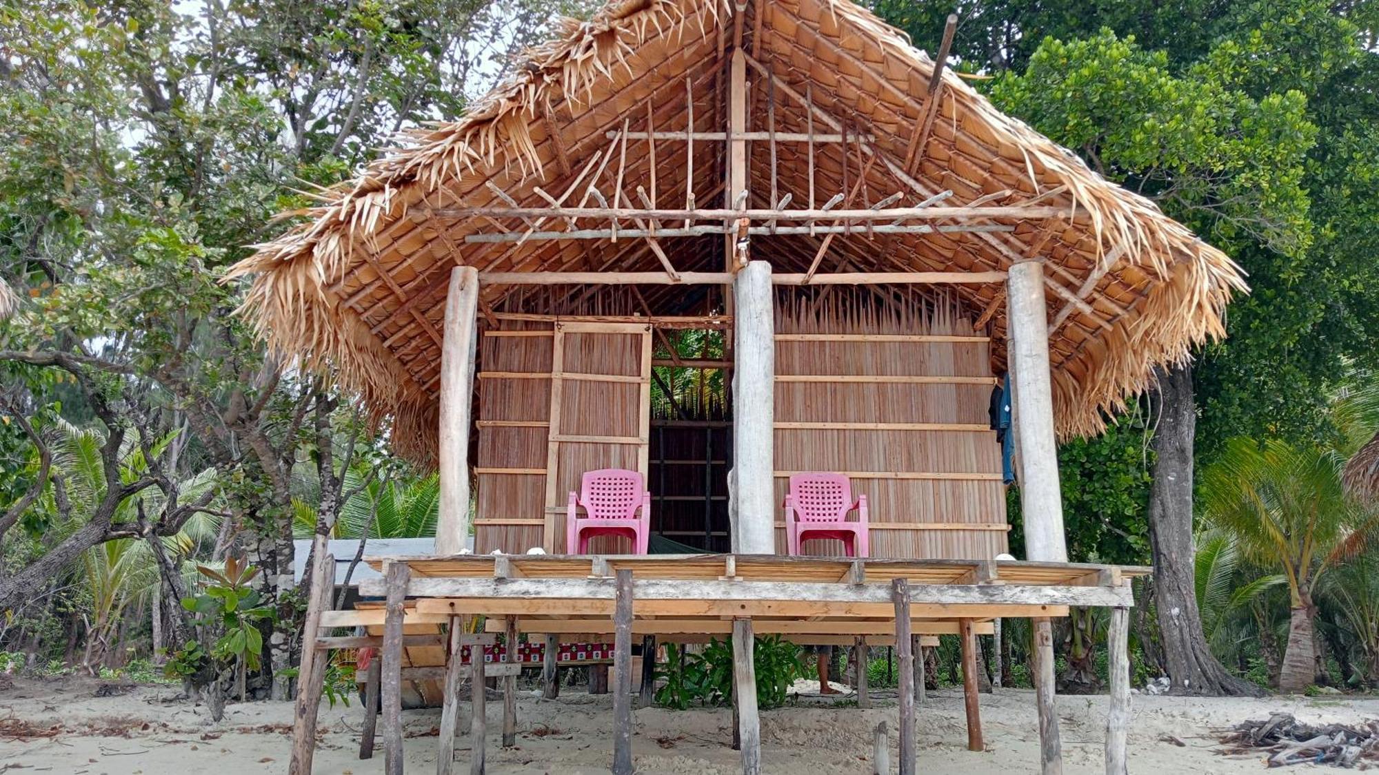 Coco Huts Guest House Waisai Zimmer foto